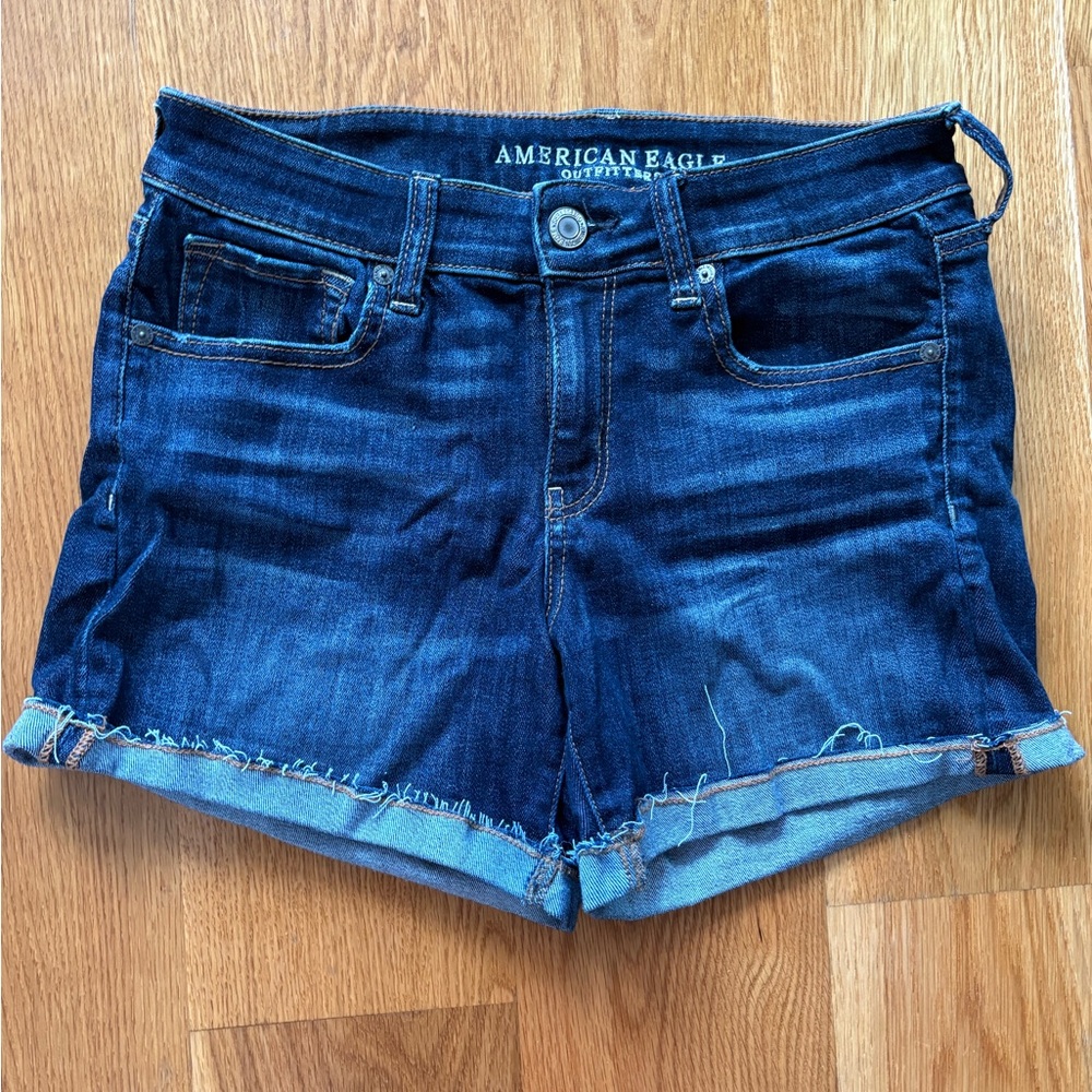 NWOT American Eagle Outfitters Indigo Roll-Hem Denim Shorts (Size 8)